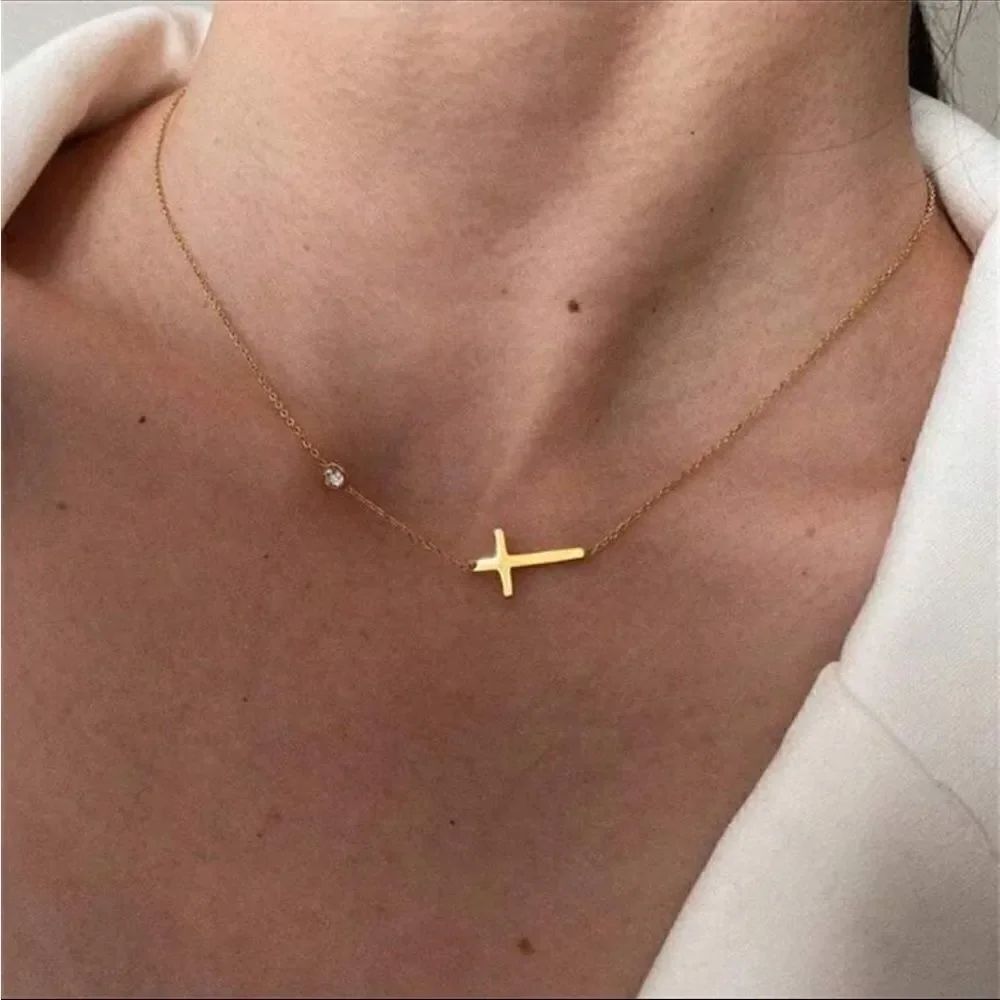 Trendy cross necklace N584